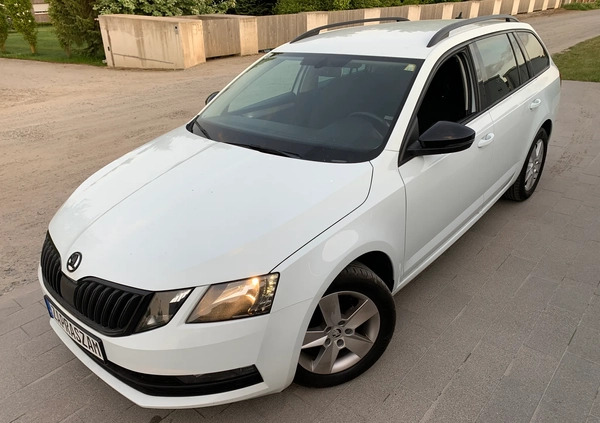 Skoda Octavia cena 49900 przebieg: 149000, rok produkcji 2017 z Poznań małe 211